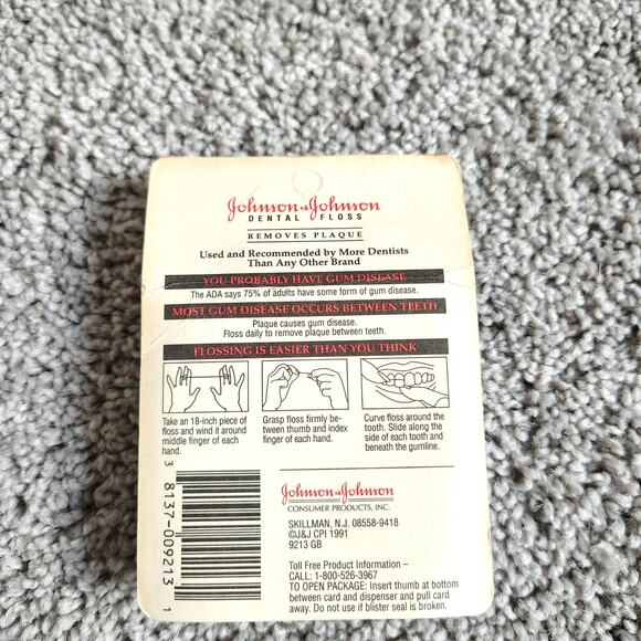 Johnson & Johnson Plain Reach Mint Waxed Fluoride Dental Floss 50 yd NEW Vintage - Picture 3 of 4